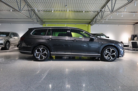 Volkswagen Passat 9 of 30