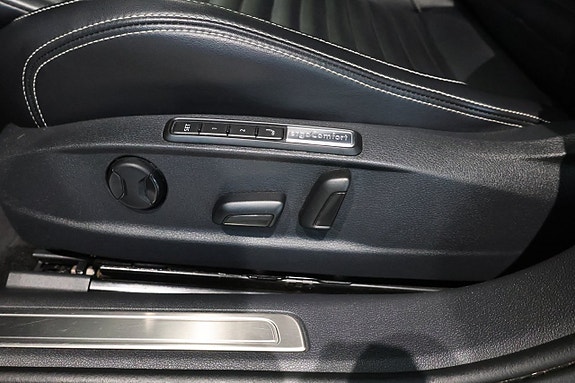 Volkswagen Passat 16 of 30