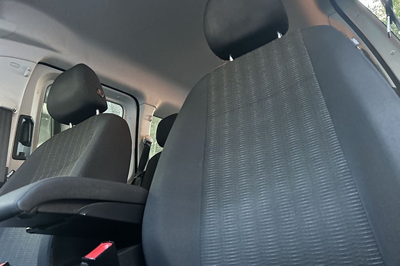 Volkswagen Caddy 19 of 27