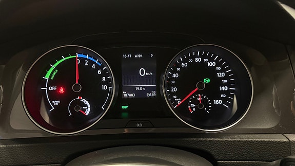 Volkswagen e-Golf VII 23 of 26