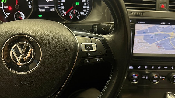 Volkswagen e-Golf VII 25 of 26