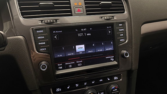 Volkswagen e-Golf VII 19 of 26