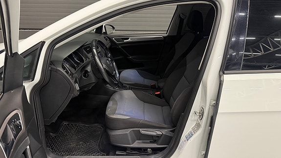 Volkswagen e-Golf VII 10 of 26