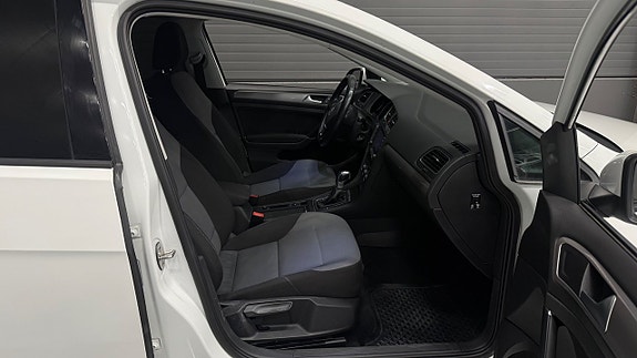 Volkswagen e-Golf VII 15 of 26