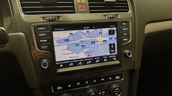 Volkswagen e-Golf VII 21 of 26