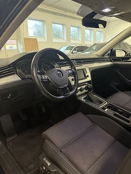 Volkswagen Passat 8 of 18