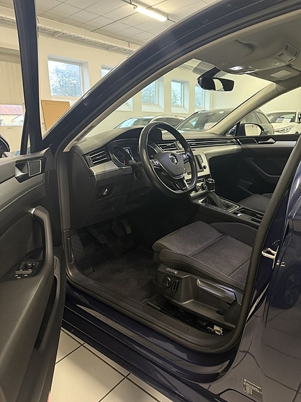 Volkswagen Passat 7 of 18