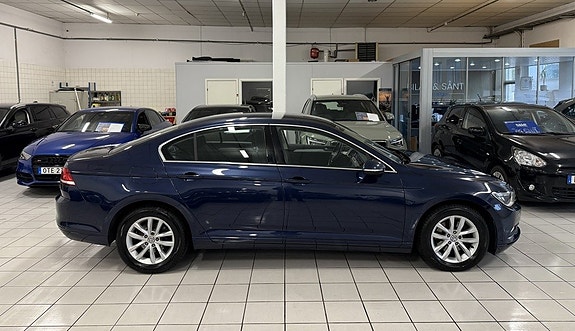 Volkswagen Passat 2 of 18