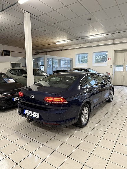 Volkswagen Passat 3 of 18