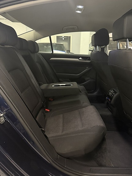Volkswagen Passat 17 of 18