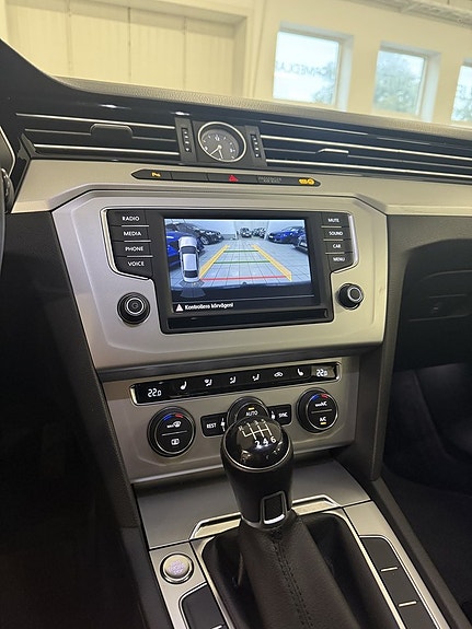 Volkswagen Passat 10 of 18