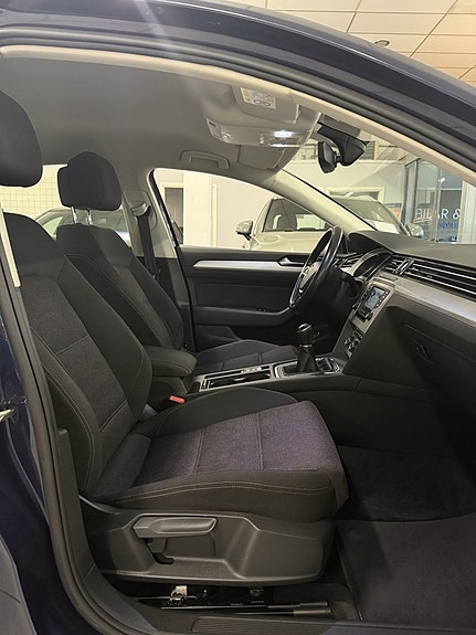 Volkswagen Passat 14 of 18