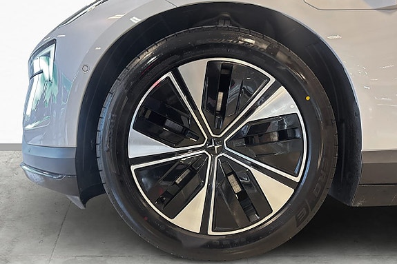 Polestar 4 6 of 25