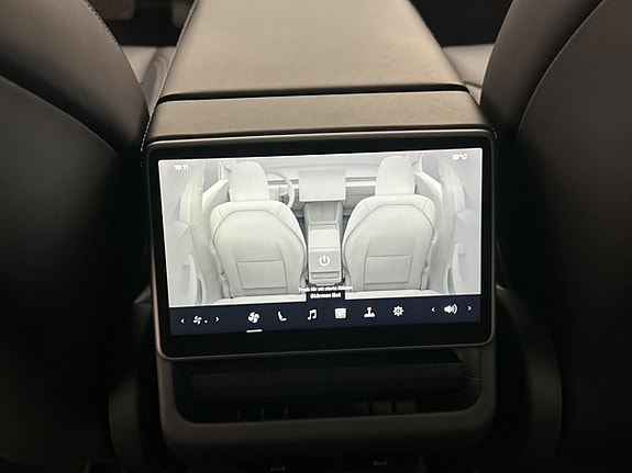 Tesla Model 3 18 of 30