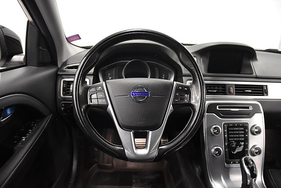 Volvo XC70 2 of 23