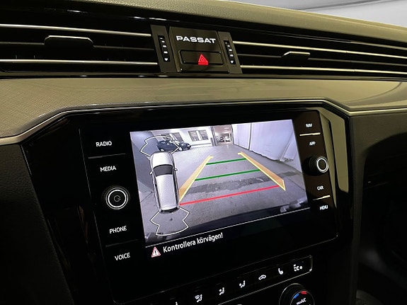 Volkswagen Passat 12 of 14