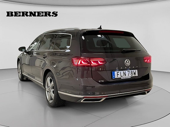 Volkswagen Passat 3 of 14