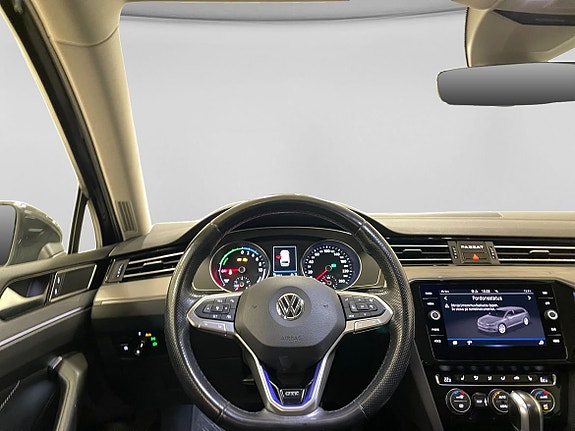 Volkswagen Passat 6 of 14