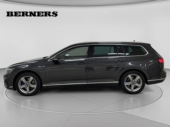Volkswagen Passat 2 of 14