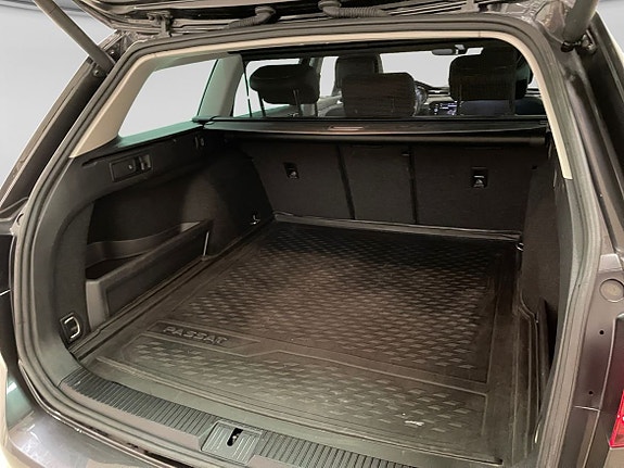 Volkswagen Passat 7 of 14