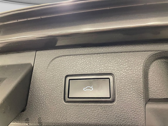 Volkswagen Passat 9 of 14