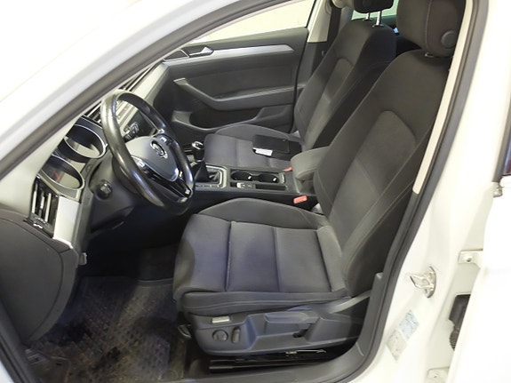 Volkswagen Passat 6 of 9