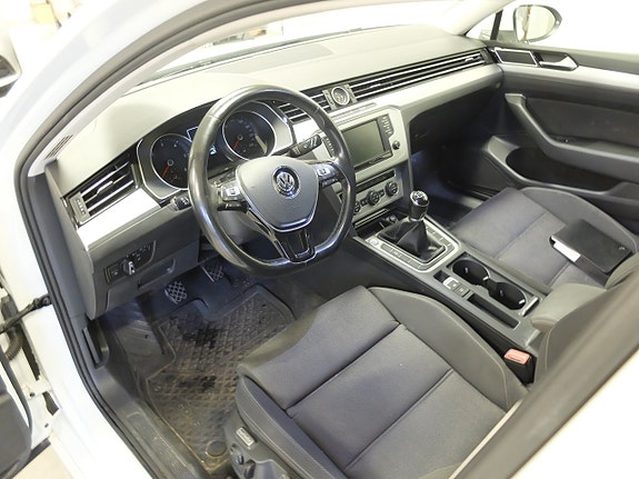 Volkswagen Passat 7 of 9