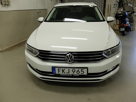Volkswagen Passat 2 of 9