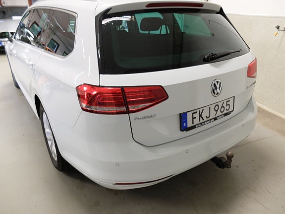 Volkswagen Passat 4 of 9