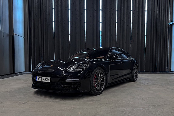 Porsche Panamera 4 2 of 25