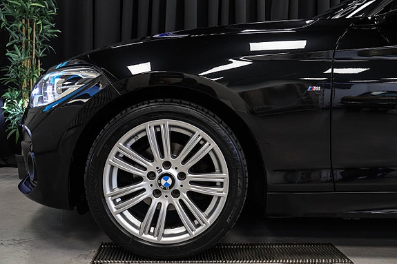 BMW 118i 3 of 28