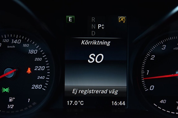 Mercedes-Benz C200 23 of 26