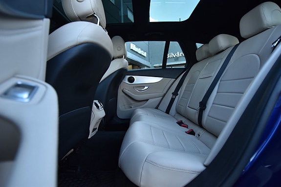Mercedes-Benz C200 12 of 26