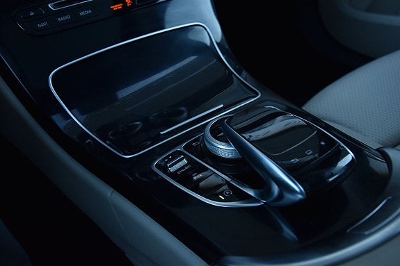 Mercedes-Benz C200 16 of 26