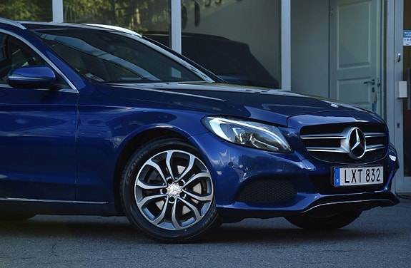 Mercedes-Benz C200 3 of 26