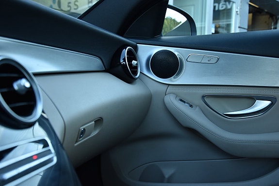 Mercedes-Benz C200 21 of 26