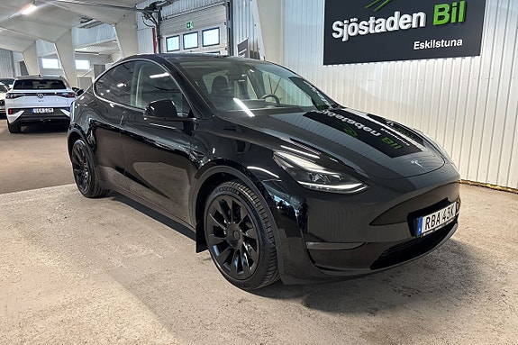 Tesla Model Y 3 of 29