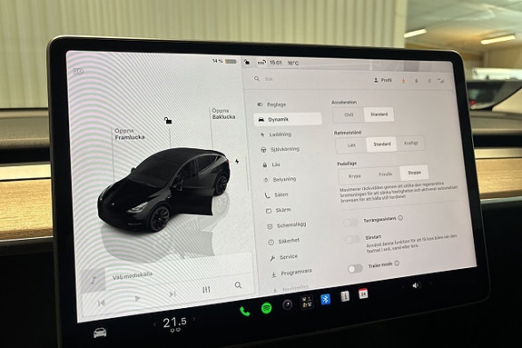 Tesla Model Y 21 of 29