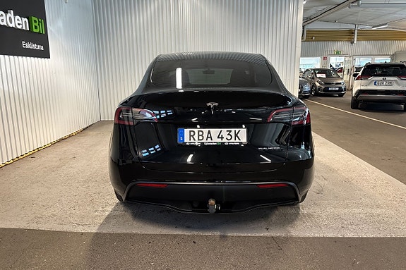 Tesla Model Y 8 of 29