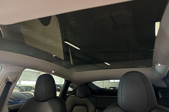 Tesla Model Y 25 of 29