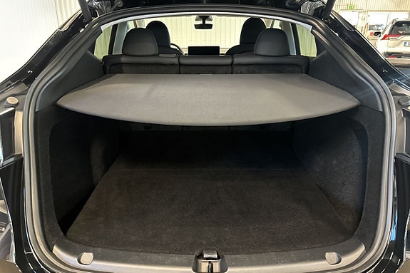 Tesla Model Y 9 of 29