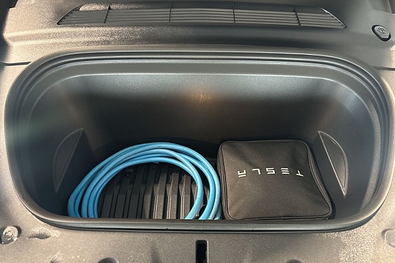 Tesla Model Y 26 of 29
