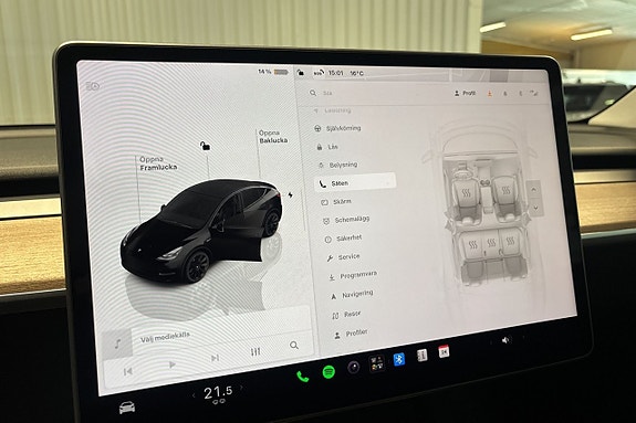 Tesla Model Y 23 of 29