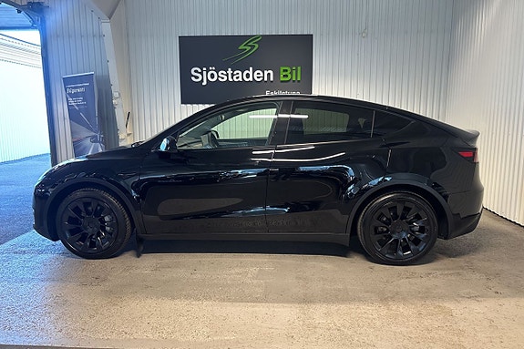 Tesla Model Y 4 of 29