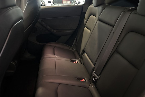 Tesla Model Y 12 of 29