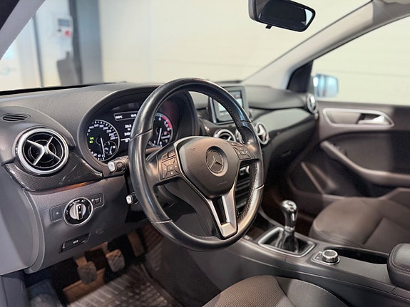 Mercedes-Benz B180 9 of 13