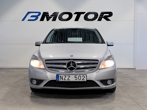 Mercedes-Benz B180 2 of 13