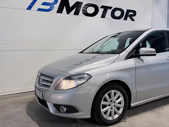Mercedes-Benz B180 4 of 13