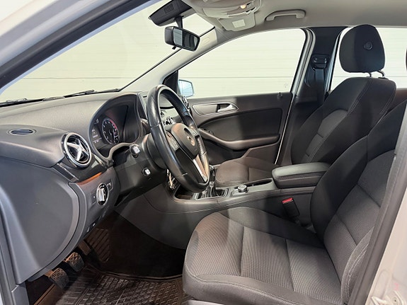 Mercedes-Benz B180 8 of 13