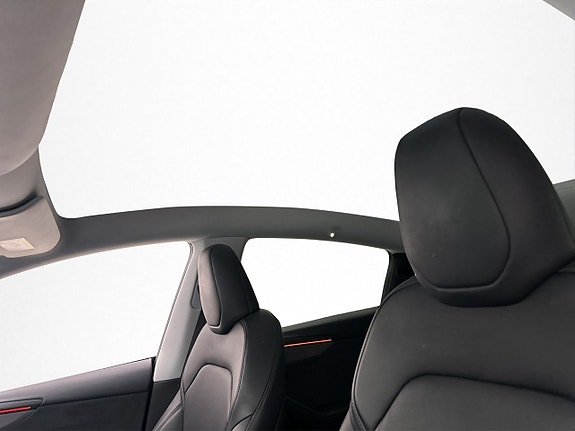 Tesla Model Y 15 of 30